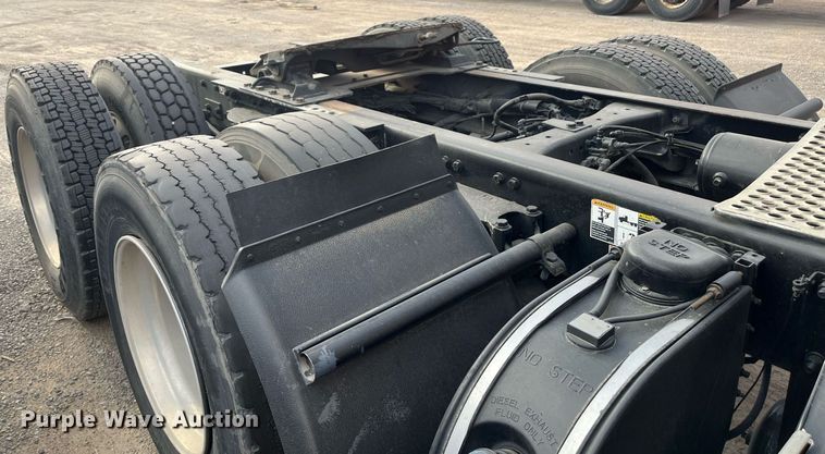 image for item EI0705 2017 Kenworth T880 semi truck