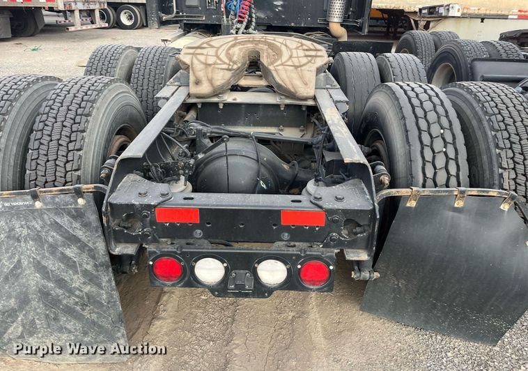 image for item EI0705 2017 Kenworth T880 semi truck