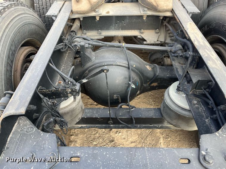 image for item EI0705 2017 Kenworth T880 semi truck