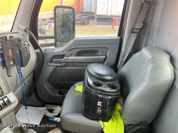 image for item EI0705 2017 Kenworth T880 semi truck