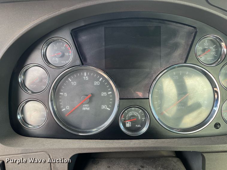 image for item EI0705 2017 Kenworth T880 semi truck