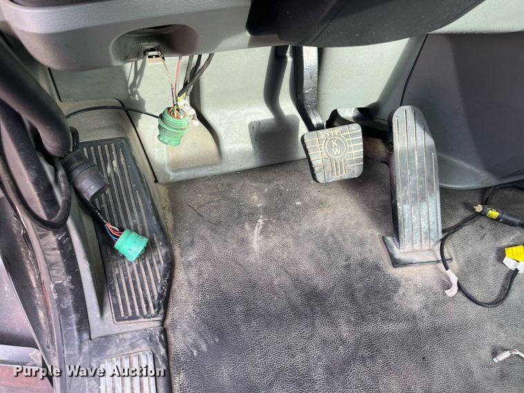 image for item EI0705 2017 Kenworth T880 semi truck