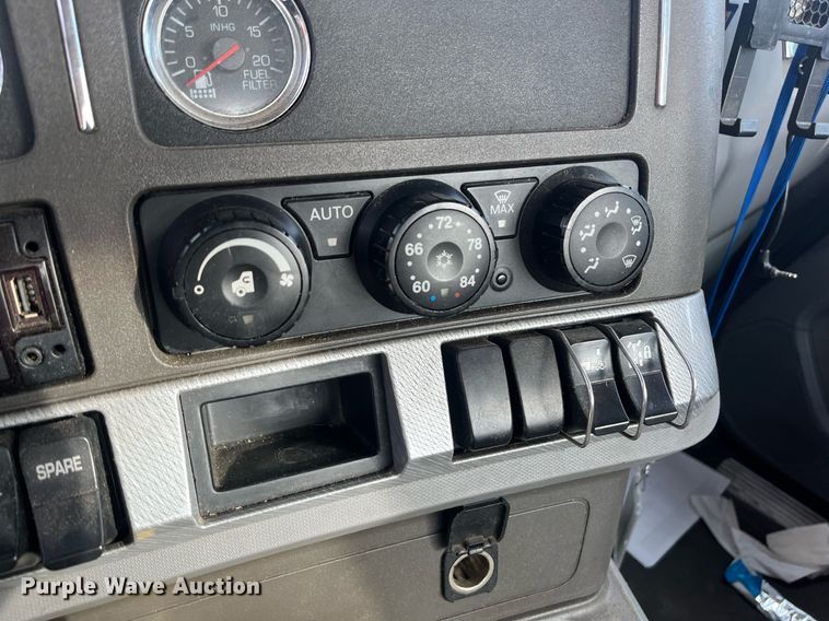 image for item EI0705 2017 Kenworth T880 semi truck