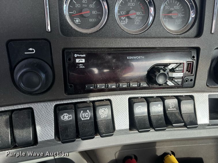 image for item EI0705 2017 Kenworth T880 semi truck