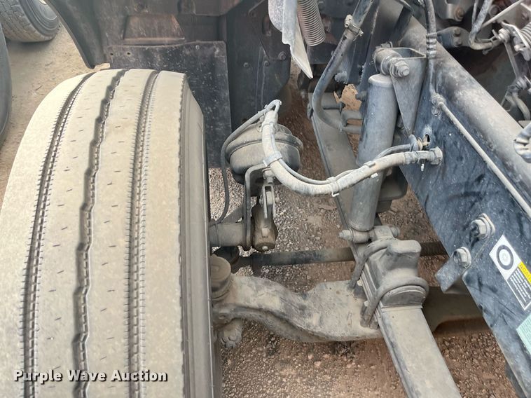 image for item EI0705 2017 Kenworth T880 semi truck