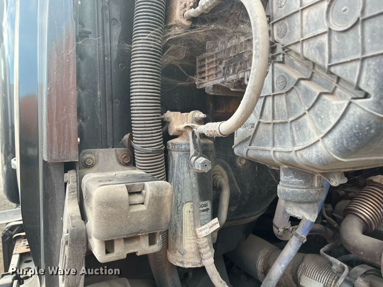 image for item EI0705 2017 Kenworth T880 semi truck