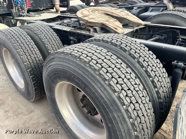 image for item EI0705 2017 Kenworth T880 semi truck