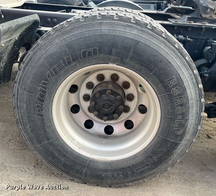 image for item EI0705 2017 Kenworth T880 semi truck