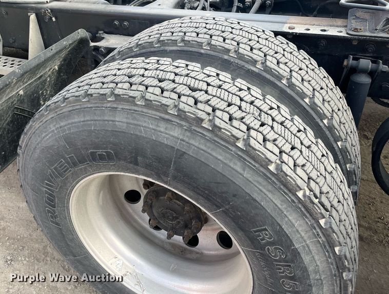 image for item EI0705 2017 Kenworth T880 semi truck