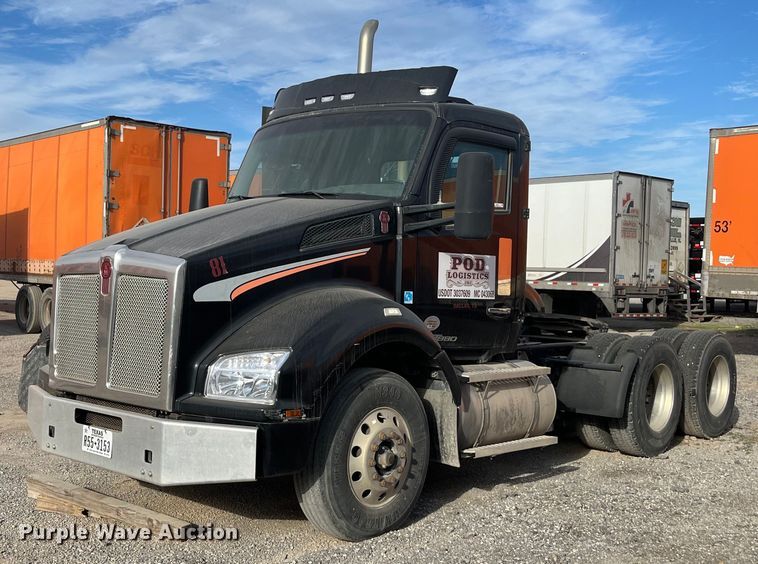 image for item EI0706 2017 Kenworth T880 semi truck