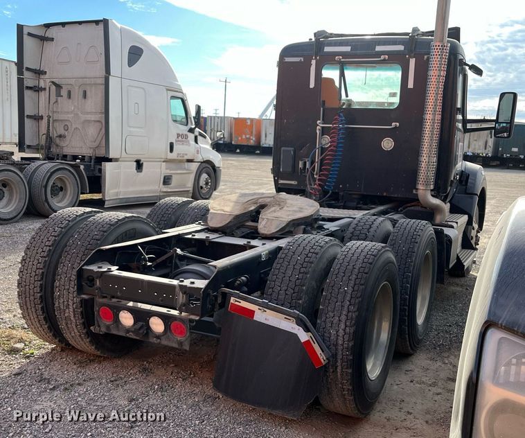 image for item EI0706 2017 Kenworth T880 semi truck