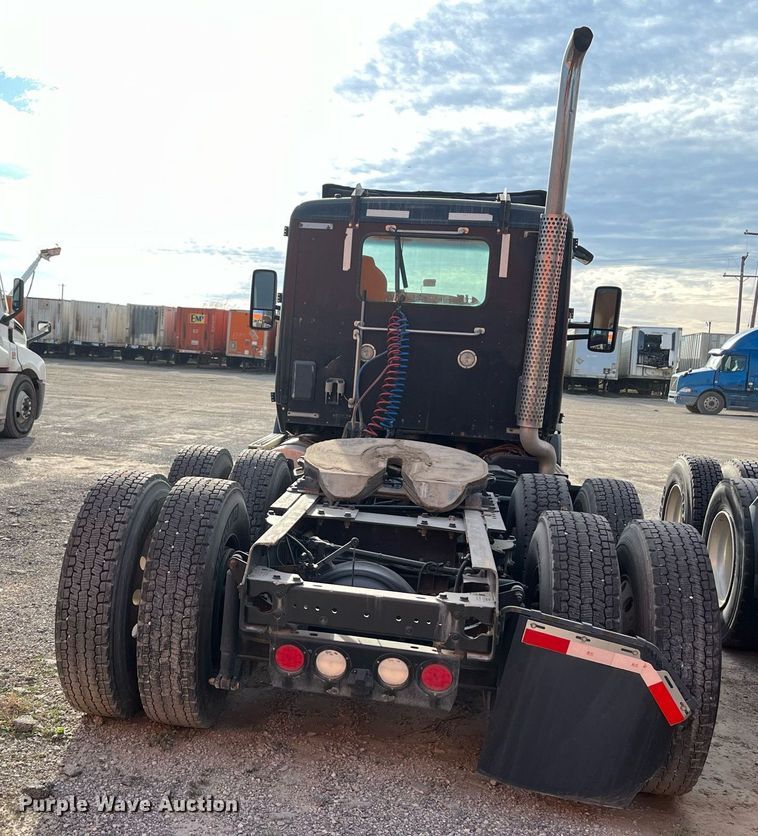 image for item EI0706 2017 Kenworth T880 semi truck