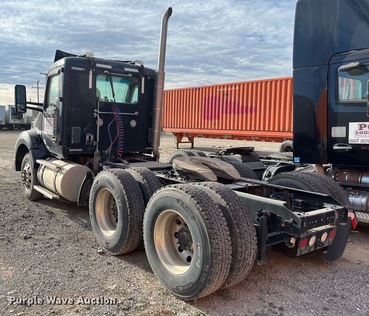 image for item EI0706 2017 Kenworth T880 semi truck