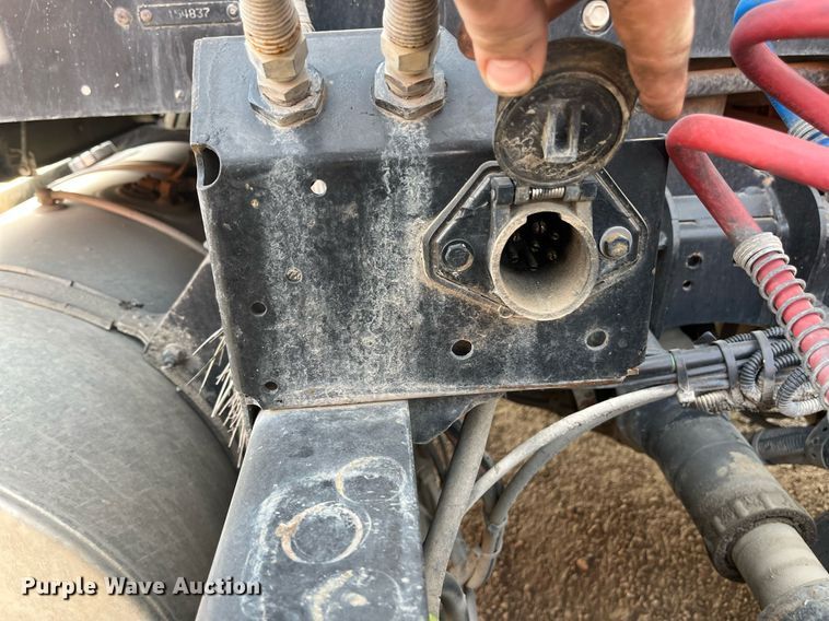 image for item EI0706 2017 Kenworth T880 semi truck