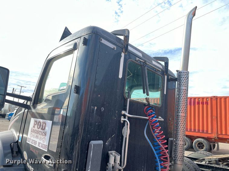 image for item EI0706 2017 Kenworth T880 semi truck