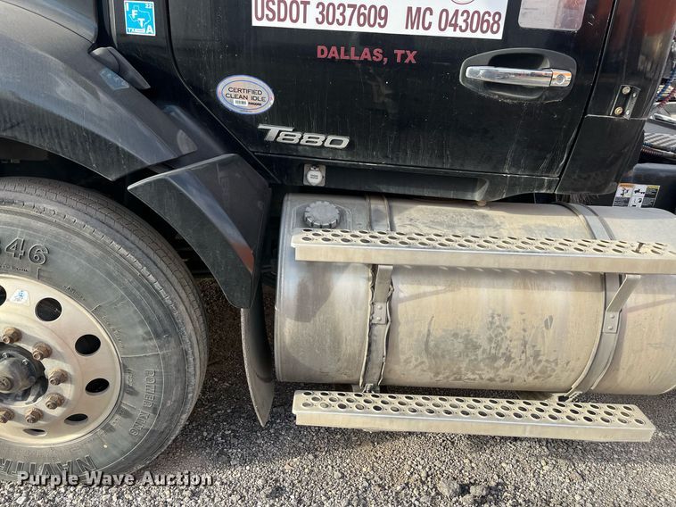 image for item EI0706 2017 Kenworth T880 semi truck