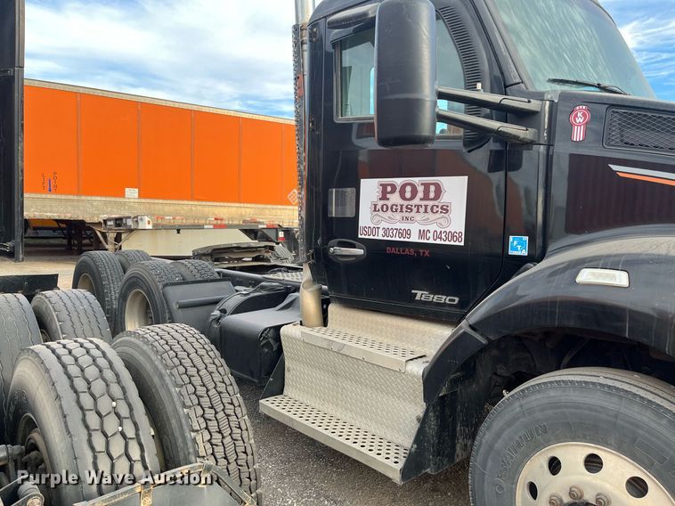 image for item EI0706 2017 Kenworth T880 semi truck
