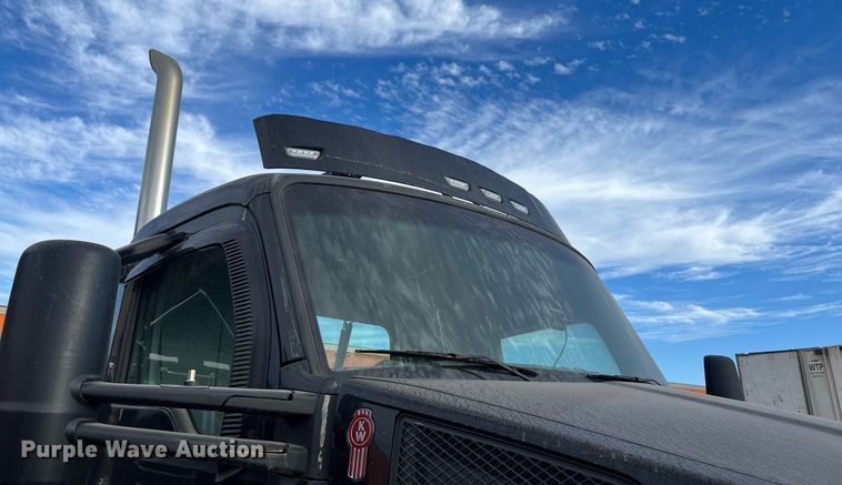 image for item EI0706 2017 Kenworth T880 semi truck