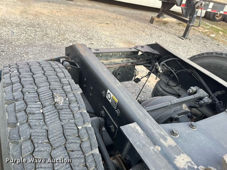 image for item EI0706 2017 Kenworth T880 semi truck