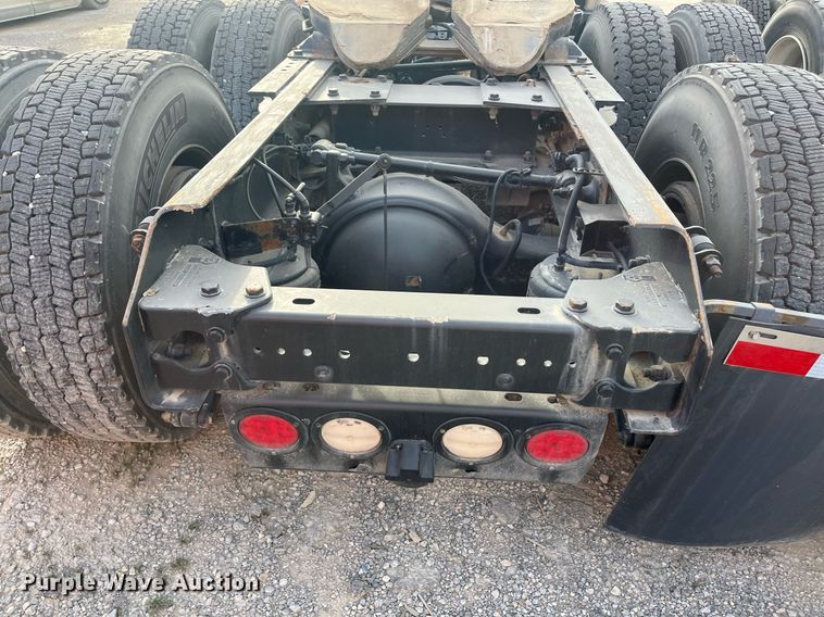 image for item EI0706 2017 Kenworth T880 semi truck