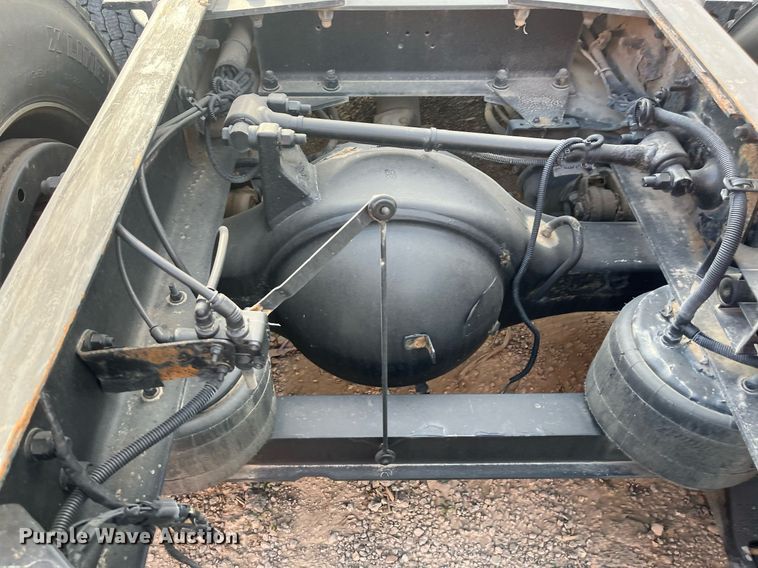 image for item EI0706 2017 Kenworth T880 semi truck