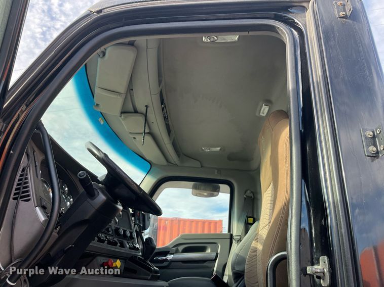 image for item EI0706 2017 Kenworth T880 semi truck
