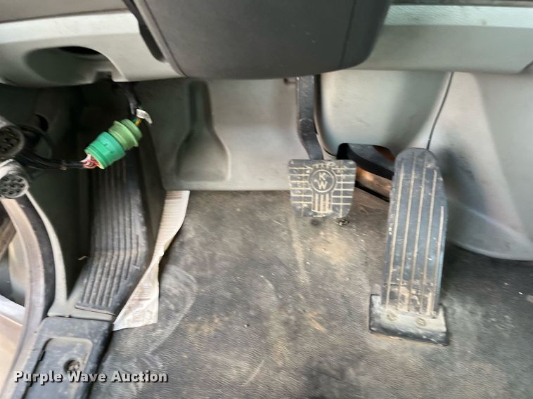 image for item EI0706 2017 Kenworth T880 semi truck