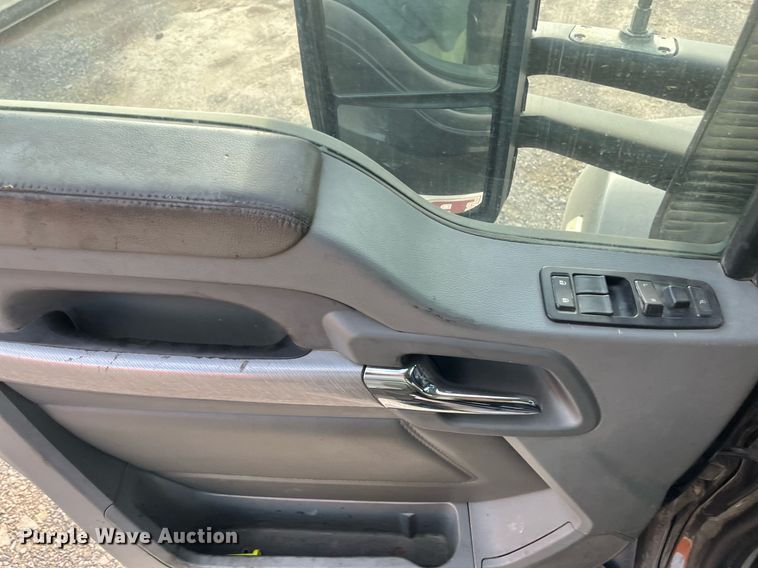 image for item EI0706 2017 Kenworth T880 semi truck