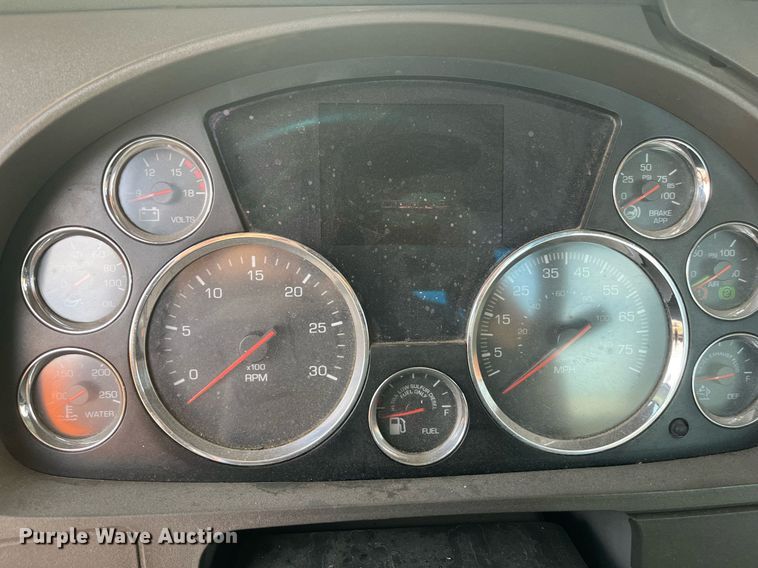 image for item EI0706 2017 Kenworth T880 semi truck