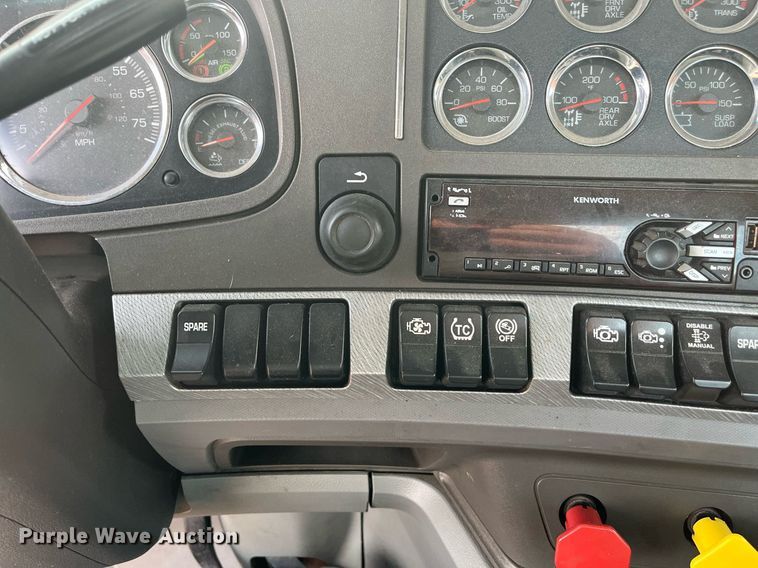 image for item EI0706 2017 Kenworth T880 semi truck