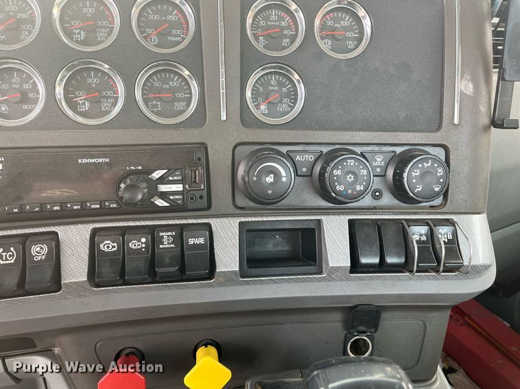 image for item EI0706 2017 Kenworth T880 semi truck