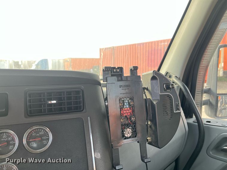 image for item EI0706 2017 Kenworth T880 semi truck