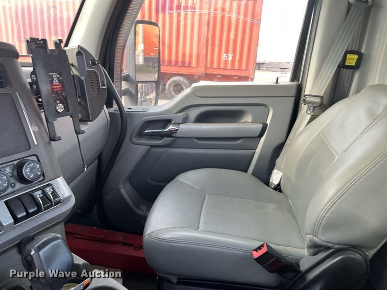 image for item EI0706 2017 Kenworth T880 semi truck