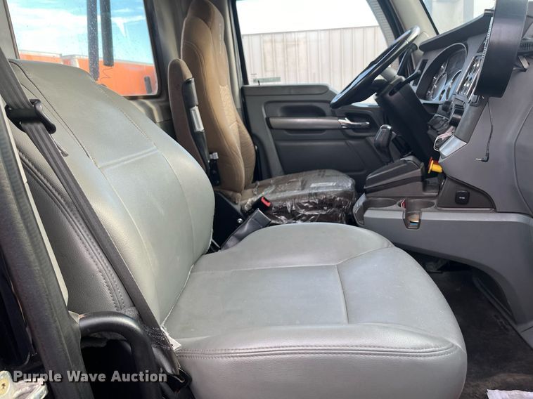 image for item EI0706 2017 Kenworth T880 semi truck