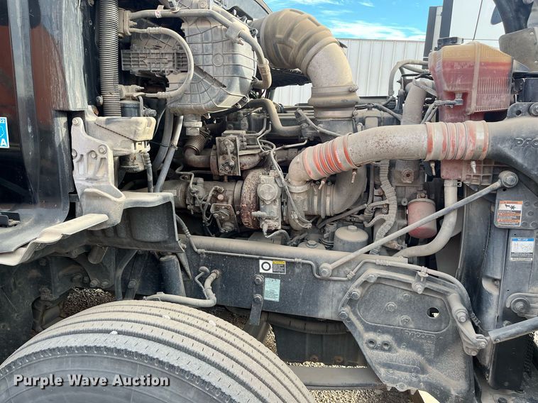 image for item EI0706 2017 Kenworth T880 semi truck