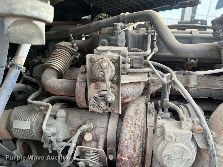 image for item EI0706 2017 Kenworth T880 semi truck