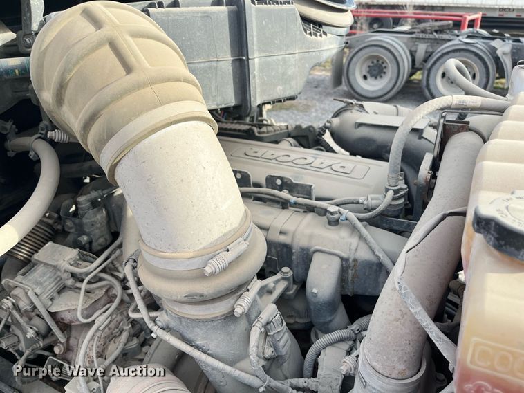 image for item EI0706 2017 Kenworth T880 semi truck