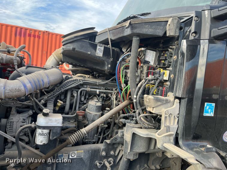 image for item EI0706 2017 Kenworth T880 semi truck