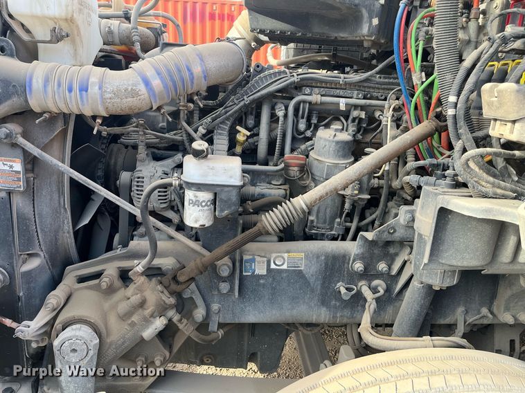 image for item EI0706 2017 Kenworth T880 semi truck