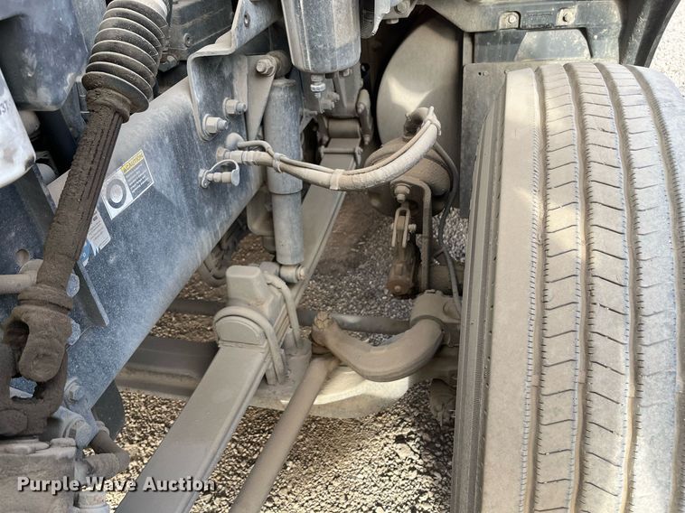 image for item EI0706 2017 Kenworth T880 semi truck