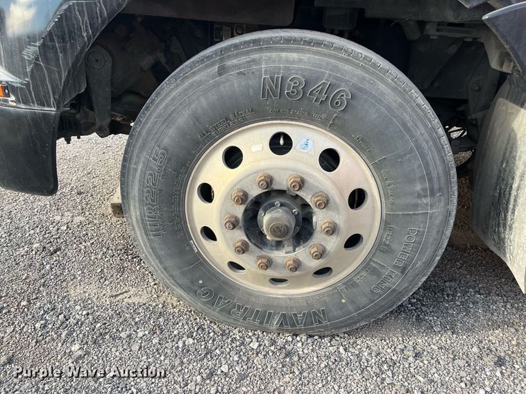 image for item EI0706 2017 Kenworth T880 semi truck