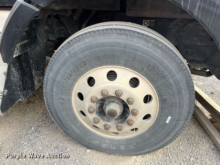 image for item EI0706 2017 Kenworth T880 semi truck