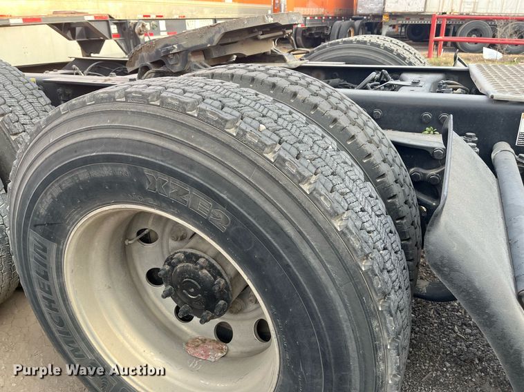 image for item EI0706 2017 Kenworth T880 semi truck