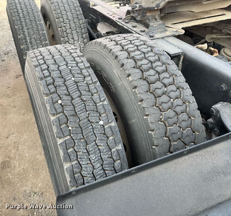 image for item EI0706 2017 Kenworth T880 semi truck