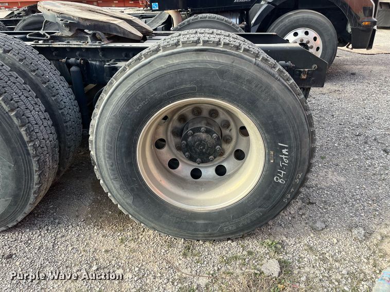 image for item EI0706 2017 Kenworth T880 semi truck