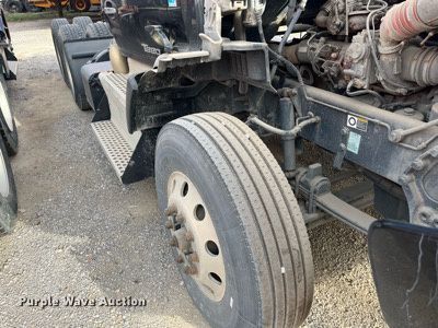 image for item EI0706 2017 Kenworth T880 semi truck