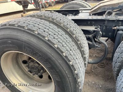 image for item EI0706 2017 Kenworth T880 semi truck