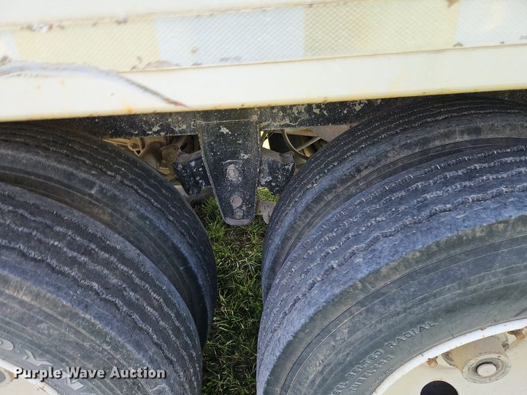 image for item EI3667 1999 Jet grain trailer