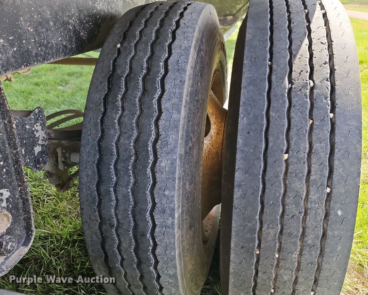 image for item EI3667 1999 Jet grain trailer