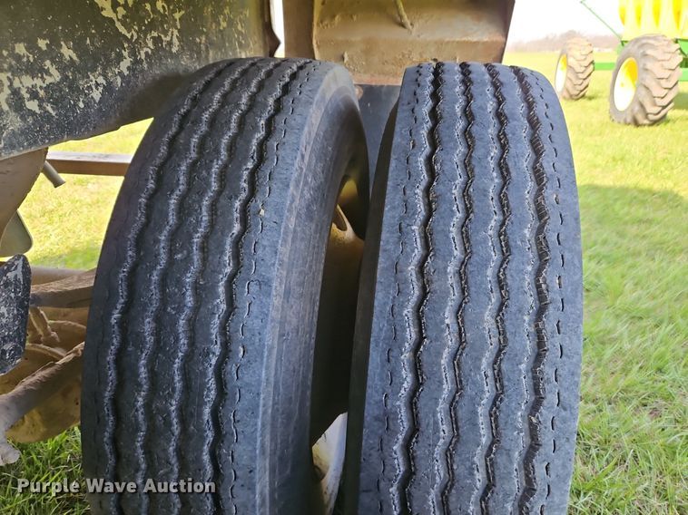 image for item EI3667 1999 Jet grain trailer